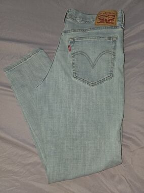 Levi's Light Wash Denim Jeans